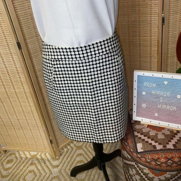 EUC LOFT Pencil Skirt - Picture 2 of 5